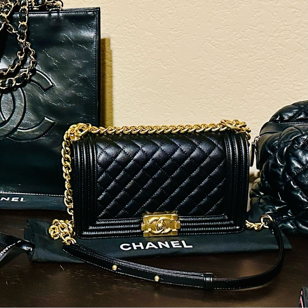 Black Le Boy Quilted Crossbody with Gold Chain - Picture 4 of 4